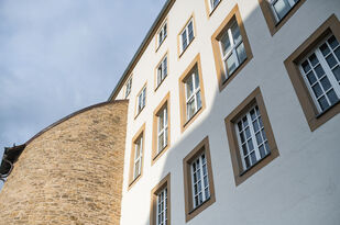 Foto: Michael Virahsawmy, Lebenskunst Photography, Greimerath Rathausfassade