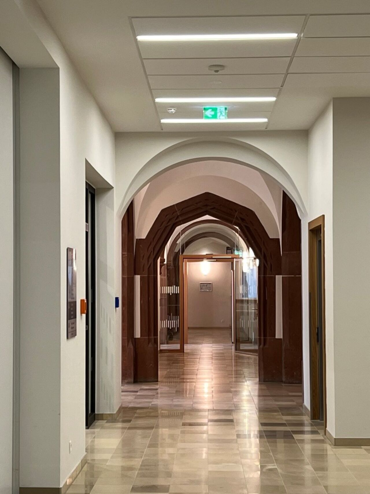 Flur Neubau-Bestandsbau