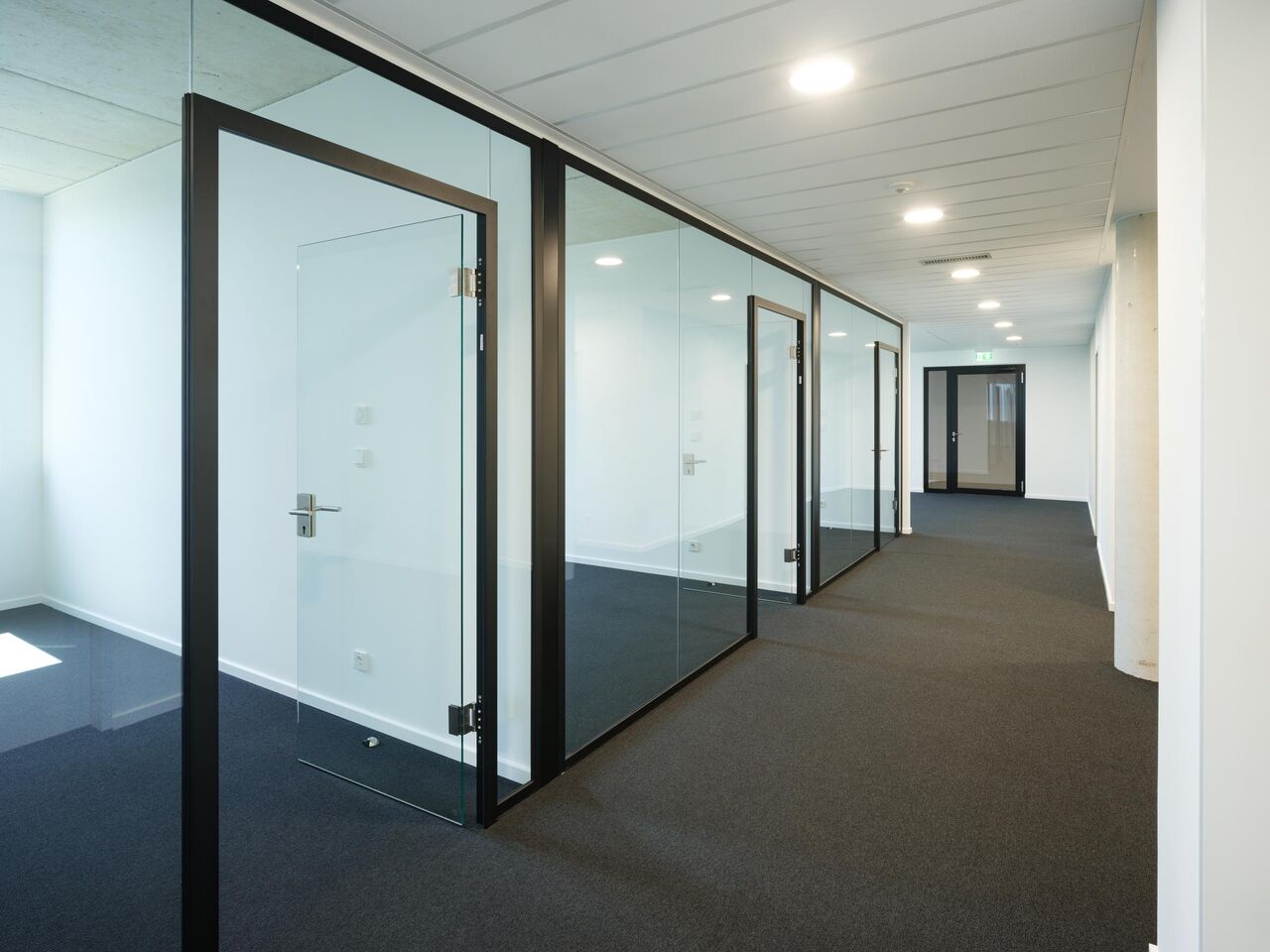 Blick in einen Büroflur