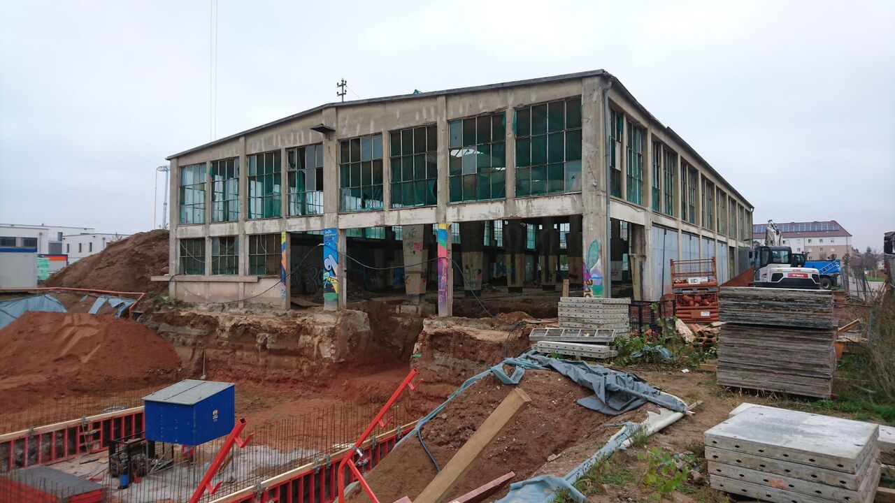 Panzerhalle während dem Umbau, Südost-Fassade