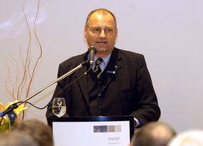 Hauptgeschäftsführer Dr. Michael E. Coridaß