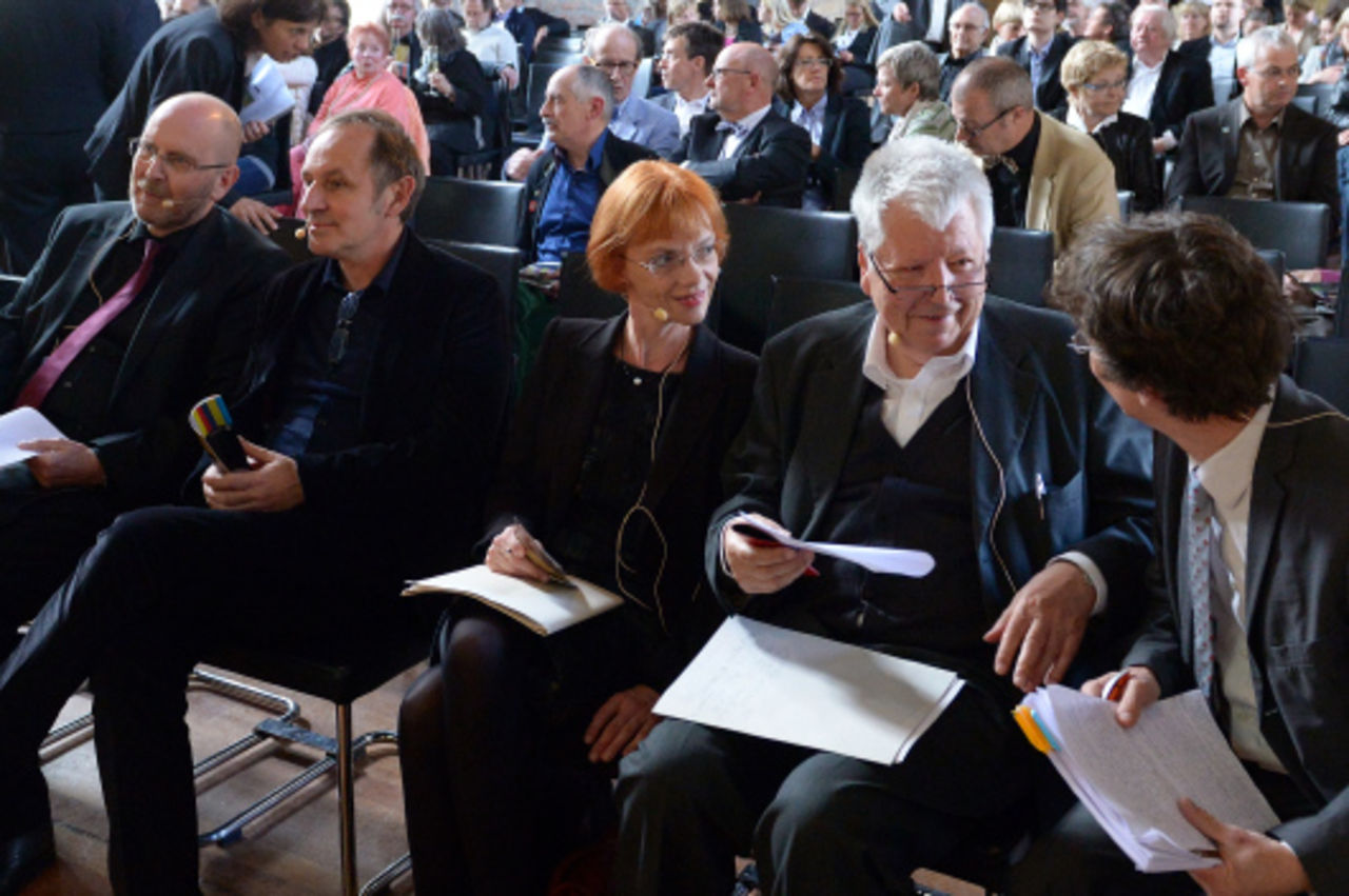 Foto: Die Referenter der Hambacher Architekturgespräche in der ersten Reihe