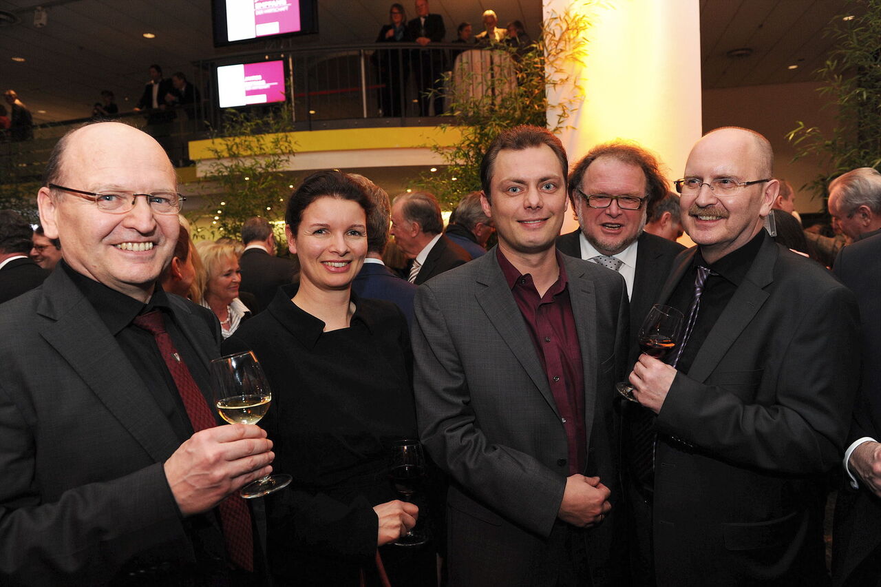 Foto: Vizepräsident Ernst W. Eichler, Hauptgeschäftsführerin Dr. Elena Wiezorek, der Fraktionsvorsitzender Daniel Köbler, Generaldirektor der GDKE Thomas Mutz und Kammerpräsident Gerold Reker