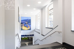Foto: LInda Blatzek, studio linda blatzek, Trier Warte halle Gleis 1 - Treppe Richtung Empfangshalle