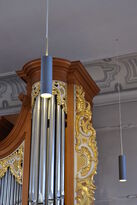 Foto: Ella Pohl, dichtl architektur + energieberatung, Grünstadt neue Leuchten, alte Orgel