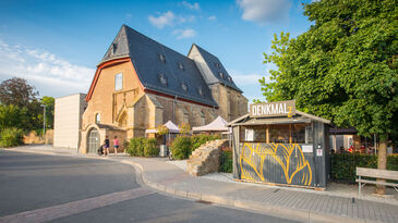 Kapelle mit Biergarten