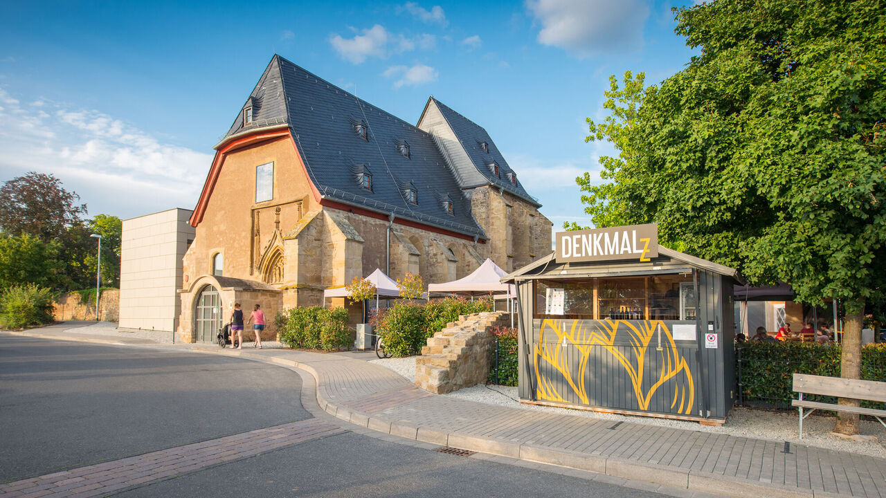 Kapelle mit Biergarten