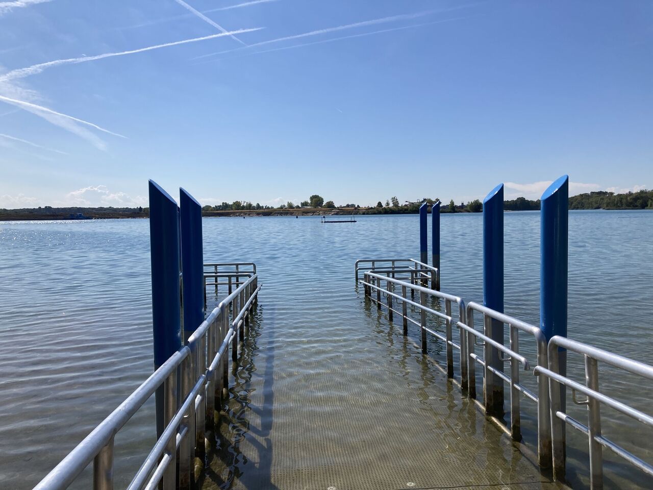 Blick Rollstuhlrampe auf See