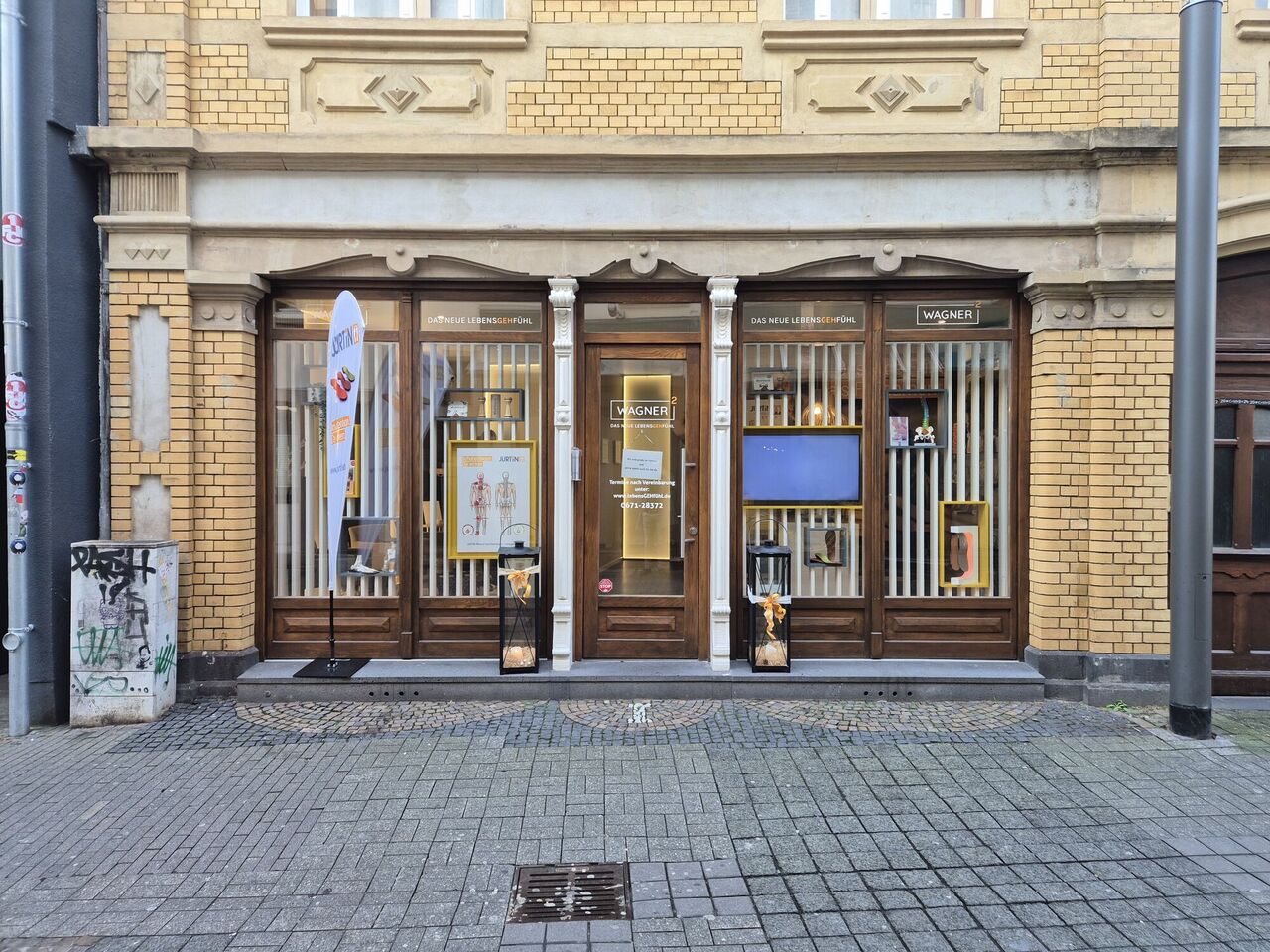 Eingang mit Schaufenster