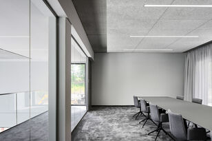 Foto: Lennart Wiedemuth, Lennart Wiedemuth - Architekturfotografie, Mainz großer Besprechungsraum 1