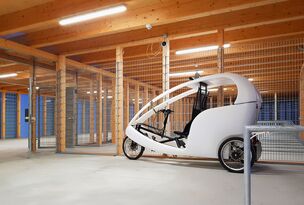 Foto: Sven Schneider, Boppard Radparkhaus mit E-Rikscha