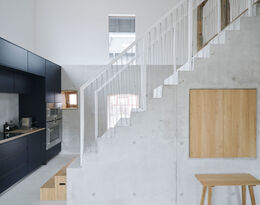 Foto: David Schreyer, Schreyer, David – Architekturbild & Freie Arbeiten, A-Wörgl Sichtbetontreppe Werkstatt - Hof Wendenius