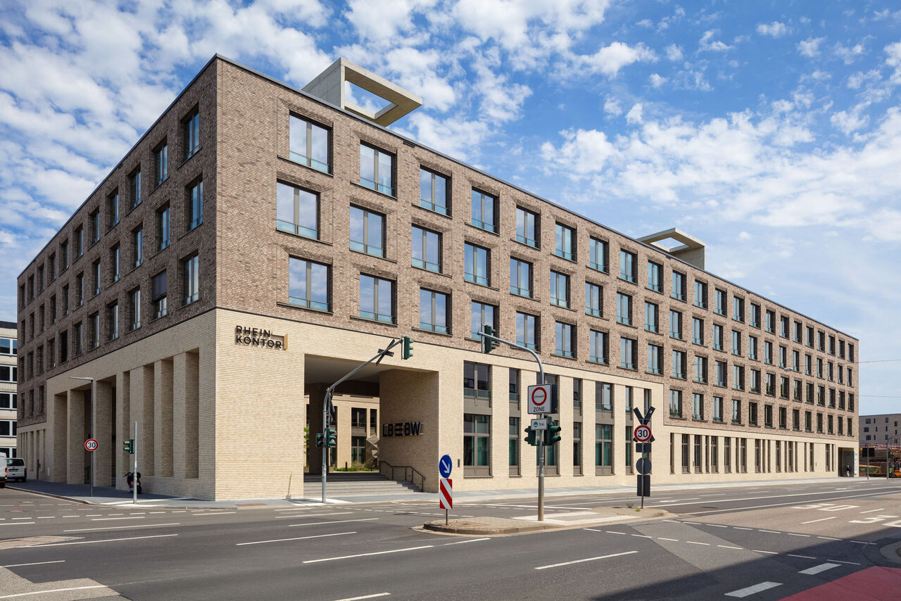 Blick entlang der Rheinallee