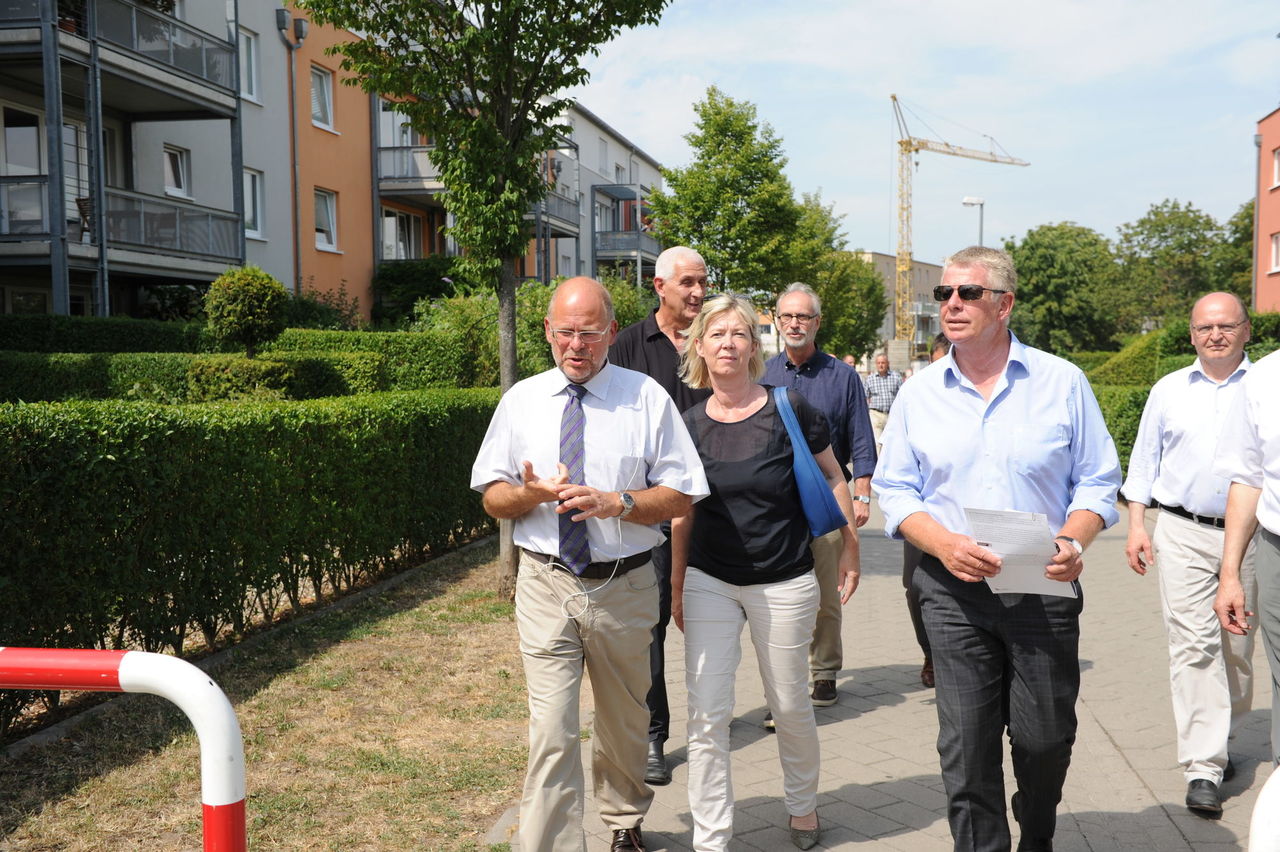 Foto: Mit Ministerin Doris Ahnen in Worms auf dem Weg zur Besichtigung