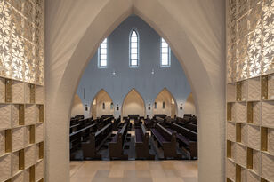 Foto: Michael Heinrich, Michael Heinrich Fotografie für Architekten, München Blick aus der Kapelle Kolumbarium Gelöbniskirche Maria Schutz
