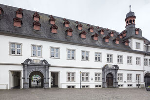 Rathaus Koblenz, Jesuitenplatz