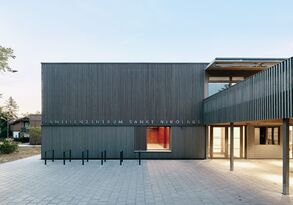 Foto: Lennart Wiedemuth, lennart wiedemuth architekturfotografie, Mainz Ansicht von Süden, Gemeindebereich