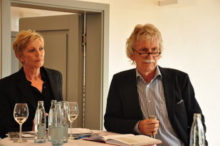 Moderator Wolfgang Bachmann mit Architektin Sabine Naujack