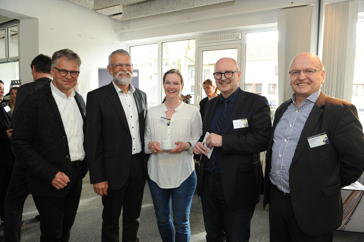 v.l.n.r.: Vorstandsmitglied Uwe Knauth, Vizepräsident Frank Böhme, Rechtsreferentin Henrike Hink, Kammerpräsident Gerold Reker, Vizepräsident Ernst Wolfgang Eichler.