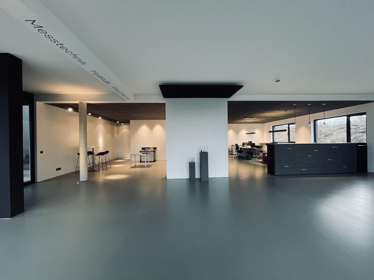 Foto: Alexandra Faßbender, deinearchitektin, Cochem - Deutschland Empfang/Ausstellungsbereich EG Blick vom Eingang