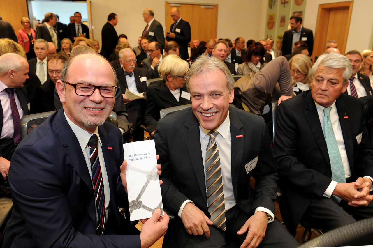 Foto: Hans-Jörg Friese, Kurt Krautschied und Karl Josef Wirges kurz vor Beginn der Veranstaltung.