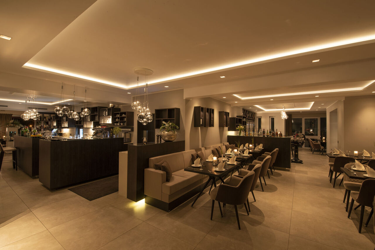 Empfangs-Theke, Service-Theke 1+2, Vorderer Restaurantbereich 