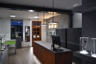 Foto: Hans Ringenier, Bischofsheim Verkaufsraum, Ladeneingang