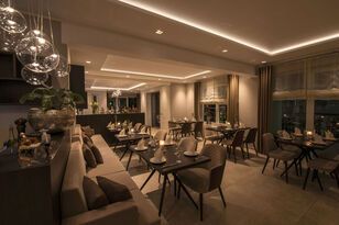 Foto: Gerhard Kind, Gerhard Kind Fotostudio, Bad Kreuznach Vorderer Restaurantbereich mit Blick in die Weinlounge