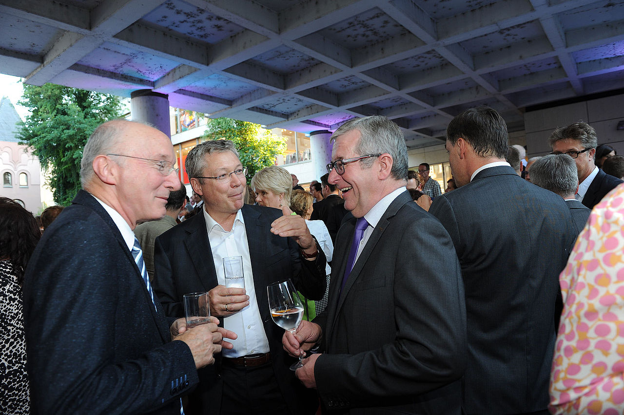 Dr. Christoph Thein, Leiter der LBB-Niederlassung Trier, Herbert Sommer, Geschäftsführer des Bauforums Rheinland-Pfalz und Landtagsvizepräsident MdL Hans-Josef Bracht (CDU).