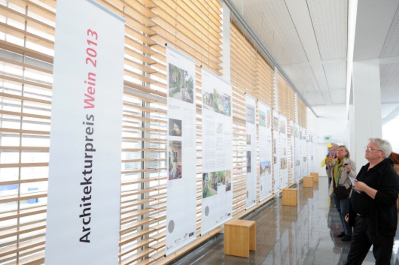 Architekt/Innenarchitekt Jürgen Hill bei der Ausstellung 