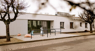 Foto: Silke Kiefer, Frau Kiefer fotografiert, Heppenheim Straßenansicht Eingang