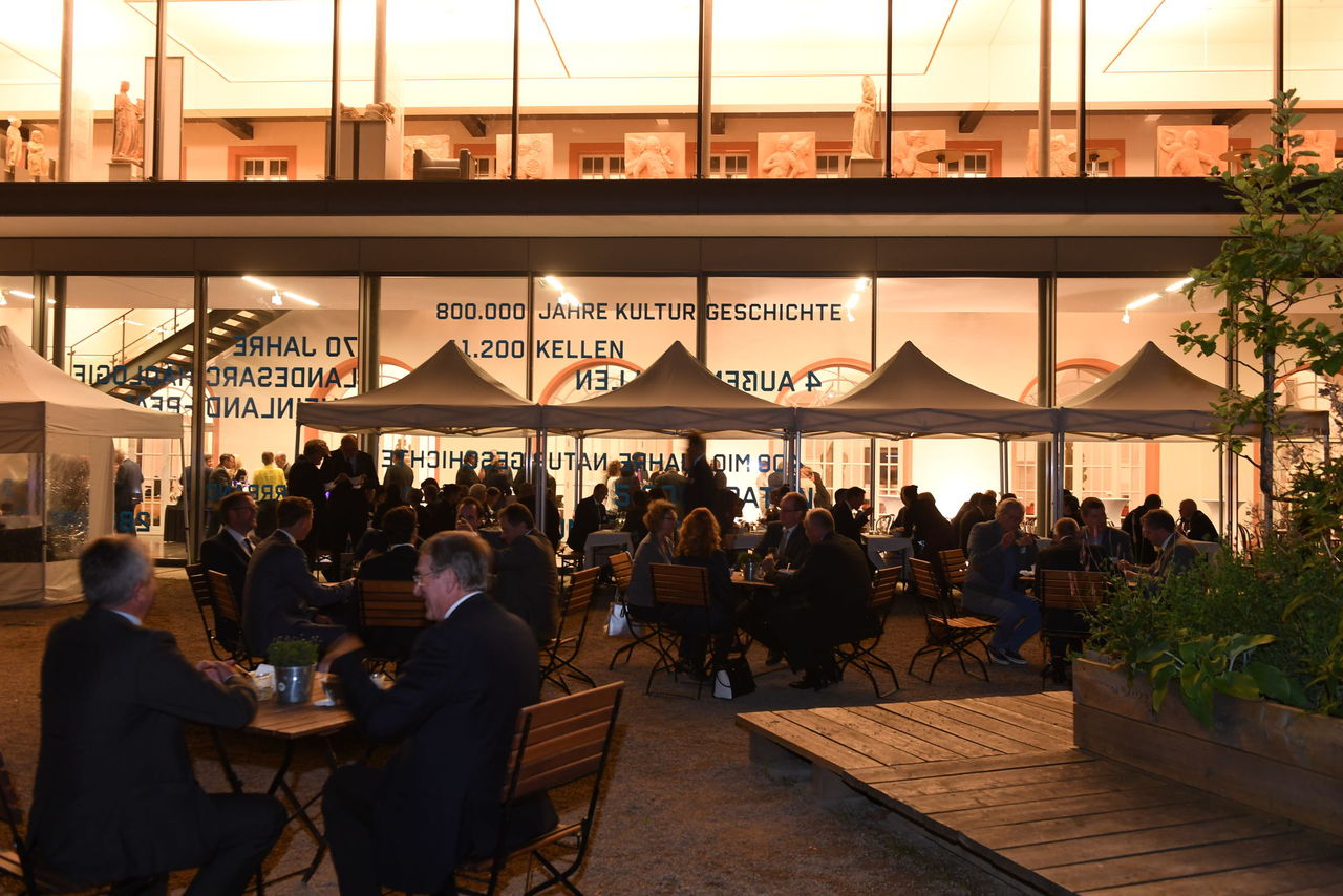 Blick in den Innenhof des Landesmuseums beim Parlamentarischen Abend der Kammern in Rheinland-Pfalz 2017 - KiRLP