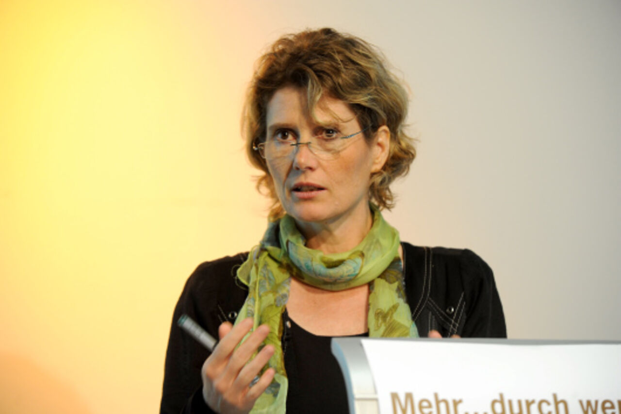 Foto: Eveline Lemke beim Vortrag.