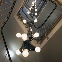 Foto: Oliver Engel, Andernach Restaurierte "Space Age"-Leuchte Treppenhaus
