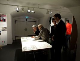 Ausstellung in Kellerräumen