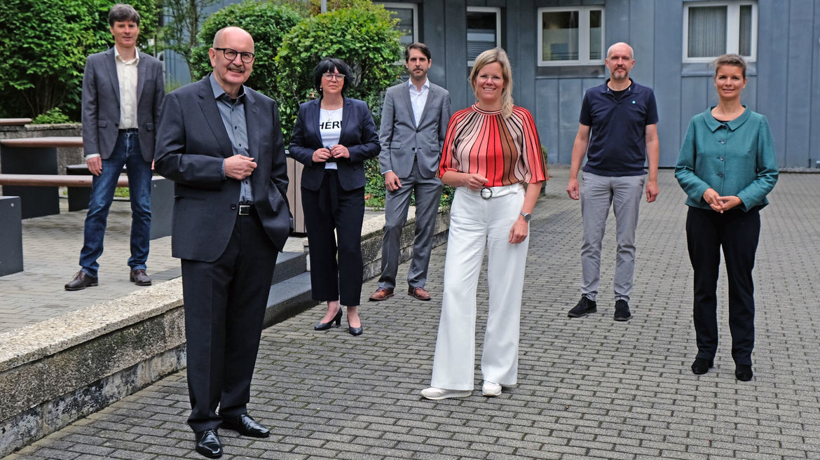 Vertreter der Architektenkammer auf einem Gruppenfoto mit Landrätin Gieseking