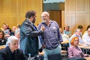 Holger Beger und Horst Schmid im Gespräch.