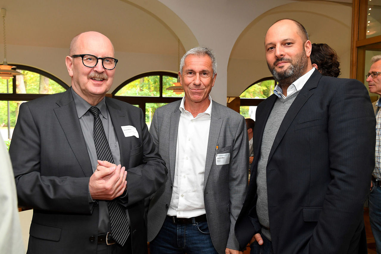 Kammerpräsident Gerold Reker, Vorstandsmitglied Joachim Rind und Architekt Michael Burghaus