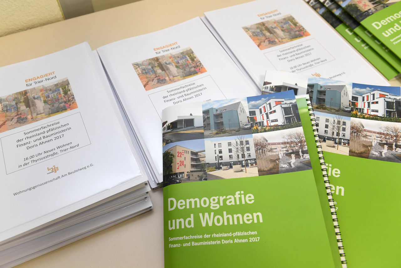 Informationsmaterialien der Architektenkammer: "Demografie und Wohnen - Sommerfachreise der rheinland-pfälzischen Finanz- und Bauministerin Doris Ahnen 2017" 