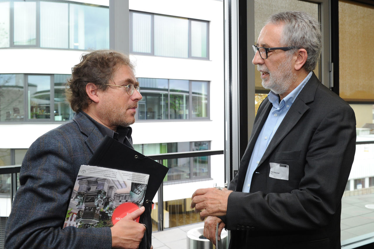 Dr. Peter Waldmann, ehemaliger Vorsitzender des Landesverbandes der Jüdischen Gemeinden in Rheinland-Pfalz (links), sprach den "Interreligiösen Impuls" der Diskussionsrunde und äußerte sich dabei auch über die "SchUM-Städte" und die Bemühungen zur Aufnahme in die UNESCO-Welterbeliste.