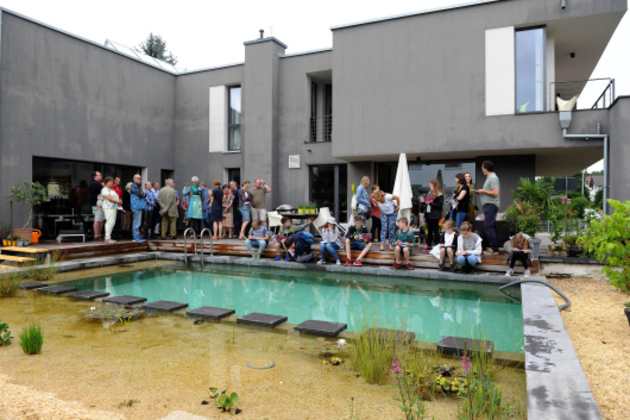 KinderTour beim Tag der Architektur im Garten eines Wohn- und Geschäftshauses in Budenheim.