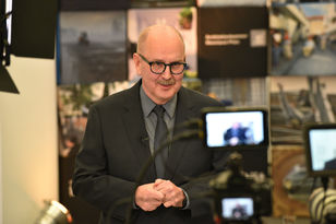 Kammerpräsident Gerold Reker vor der Kamera