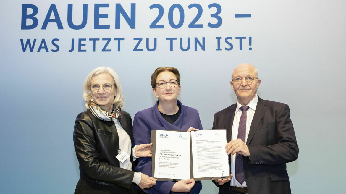 Andrea Gebhard, Dr.-Ing. Heinrich Bökamp und Bundesbauministerin Klara Geywitz