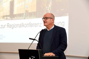 Begrüßte zur Regionalkonferenz Normung: Stephan Weber, Vizepräsident der Architektenkammer Baden-Württemberg