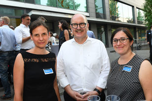 Tatiana Schubert, Ministerium der Finanzen, Architekt Gerold Reker, Präsident der Architektenkammer Rheinland-Pfalz und Bianca Klein, Ministerium der Finanzen (v.l.n.r.).