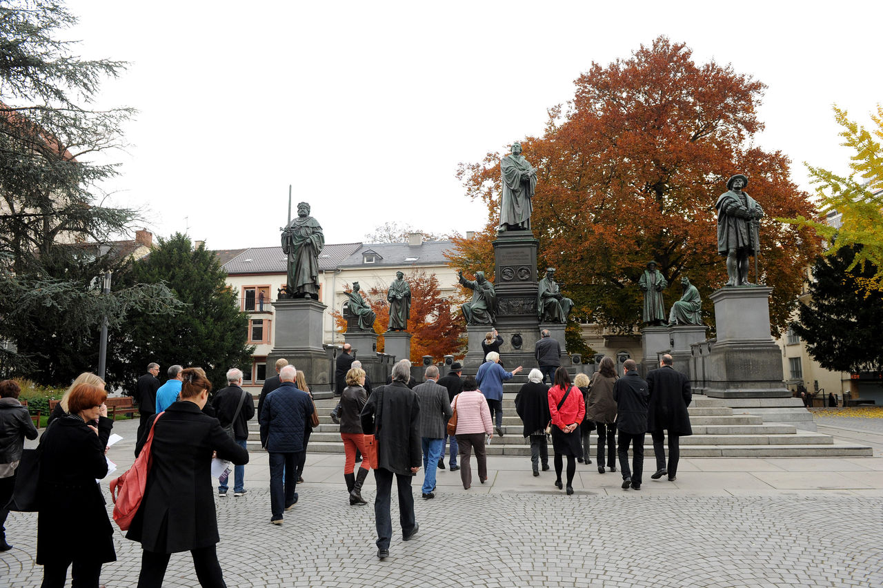 Das Lutherdenkmal von Ernst Rietschel, 1868 fertiggestellt, ist das bedeutendste Zeugnis protestantischer Stadtgeschichte.