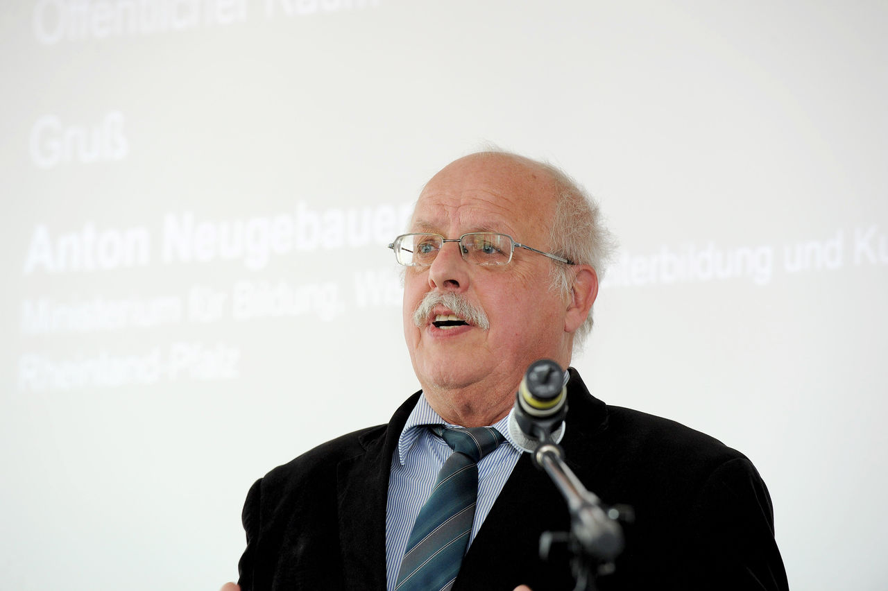 Anton Neugebauer vertrat das Ministerium für Bildung, Wissenschaft, Weiterbildung und Kultur Rheinland-Pfalz, das die Veranstaltungsreihe mit Landesmitteln fördert.