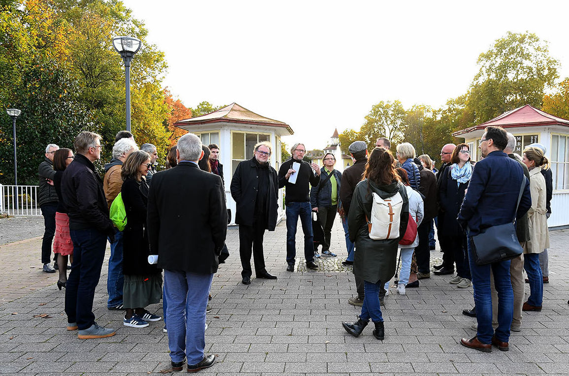 Im Mittelpunkt des Ortsgespräches am 25. Oktober 2019 in Ludwigshafen stand die im Stil des Neuen Bauens errichtete Ebertsiedlung samt angrenzendem Ebertpark, die Teil der Grand Tour der Moderne ist. 