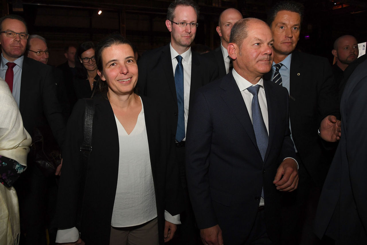 Vizepräsidentin Edda Kurz mit Bundesfinanzminister Olaf Scholz