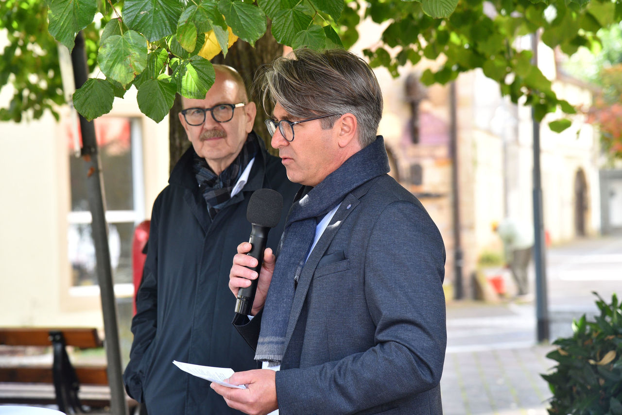 Kammerpräsident Gerold Reker und Innenarchitekt Oliver Müller-Biegeler in Bad Sobernheim bei der Fachreise Wohnen 2021